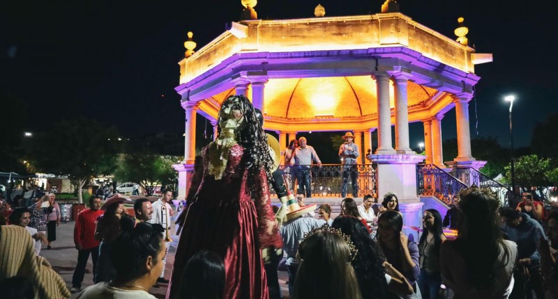 CON COLORIDA CALLEJONEADA CELEBRARON EN CALVILLO EL 13 ANIVERSARIO DEL NOMBRAMIENTO COMO PUEBLO MÁGICO