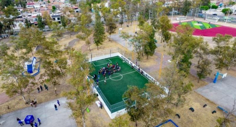 ENTREGA ALCALDE DE AGS, LEO MONTAÑEZ,  REHABILITACIÓN DE CANCHA DE FÚTBOL 7 EN EL PARQUE AZUL