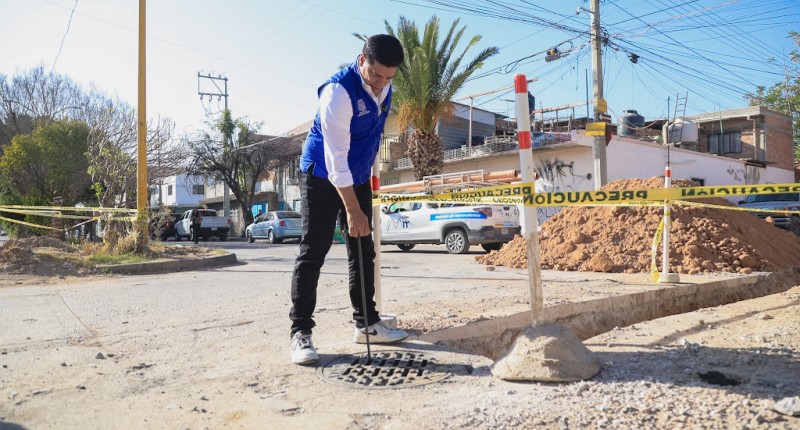 SUPERVISA ALCALDE DE AGS, LEO MONTAÑEZ, REHABILITACIÓN DE RED SANITARIA EN LA INSURGENTES