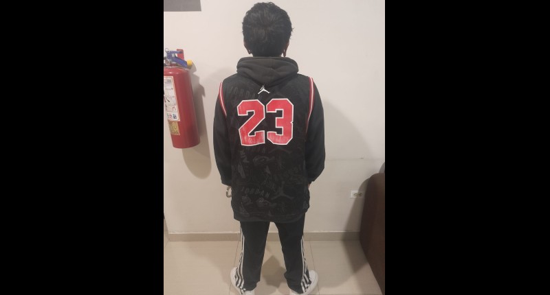 DETIENEN A SUJETOS QUE A PUNTA DE MACHETE ROBABAN TRANSEÚNTES EN LOMA DE LOS NEGRITOS, AGS