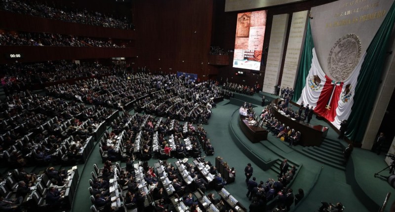 DIPUTADOS AVALAN TOPE A PENSIONES PÚBLICAS EN MÉXICO ENTRE PROTESTAS POR RETROACTIVIDAD