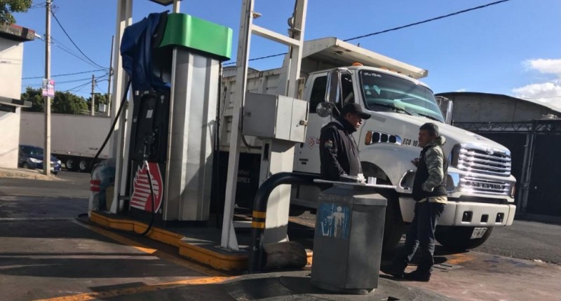 ¿EN CUÁNTO QUEDÓ? GASOLINEROS ACEPTARON TOPE VOLUNTARIO A PRECIO DEL DIÉSEL: SHEINBAUM