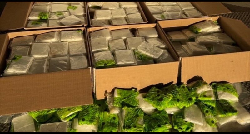 ASEGURAN MÁS DE 5 MILLONES DE DÓLARES EN DROGA Y ARRESTAN A UNA ESTADOUNIDENSE Y UN MEXICANO EN LA FRONTERA