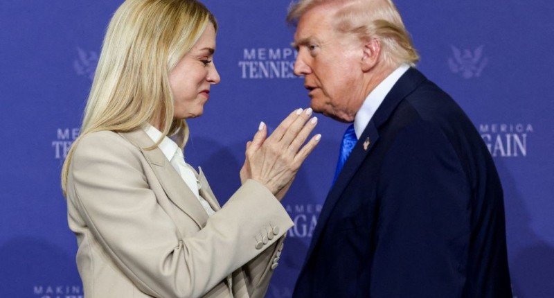 TRUMP DESTITUYE A LA FISCAL GENERAL, PAM BONDI