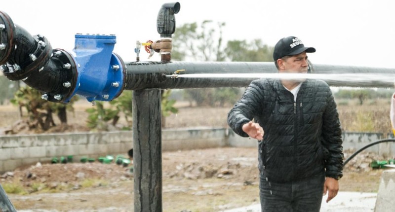 ALCALDE DE AGS, LEO MONTAÑEZ,  PONE EN MARCHA NUEVO POZO EN BUENAVISTA DE PEÑUELAS