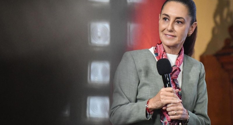 SHEINBAUM CELEBRA QUE PLAN B YA ES CONSTITUCIONAL TRAS AVAL EN ESTADOS; `ABAJO LOS PRIVILEGIOS`