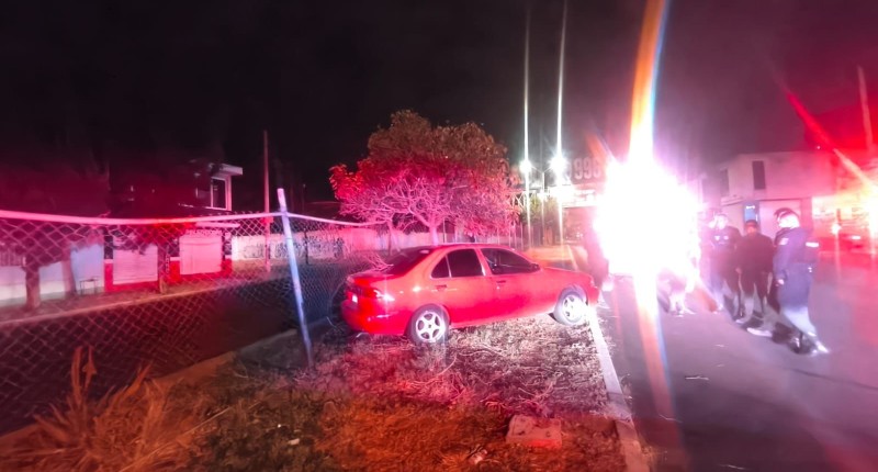 SE ESTRELLÓ CONTRA MALLA CICLÓNICA EN JARDINES DE LA CRUZ, AGUASCALIENTES