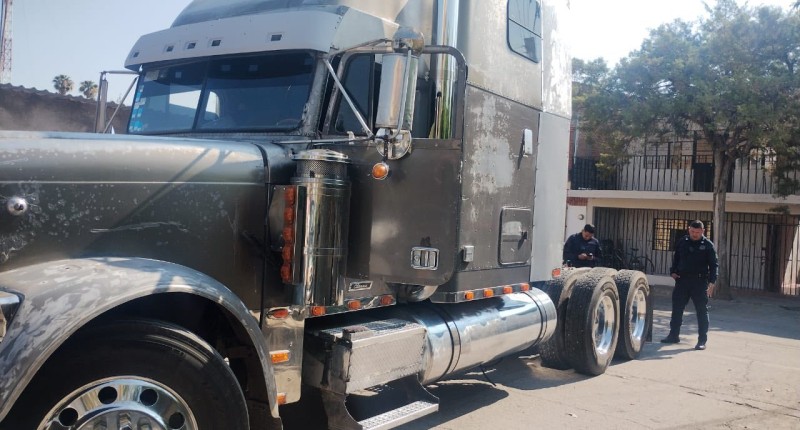 INCAUTAN TRÁILER PORQUE SU CHOFER CARGÓ 32 MIL PESOS DE DIÉSEL Y SE FUE SIN PAGAR