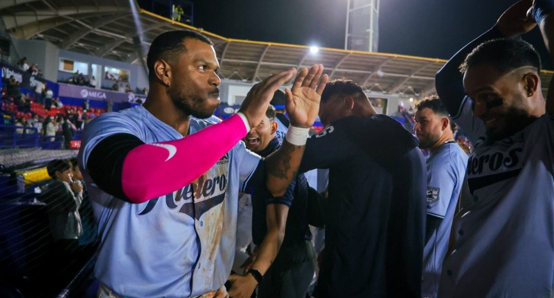 CON ÉPICA REMONTADA RIELEROS GANA SU PRIMERA SERIE DE LA TEMPORADA