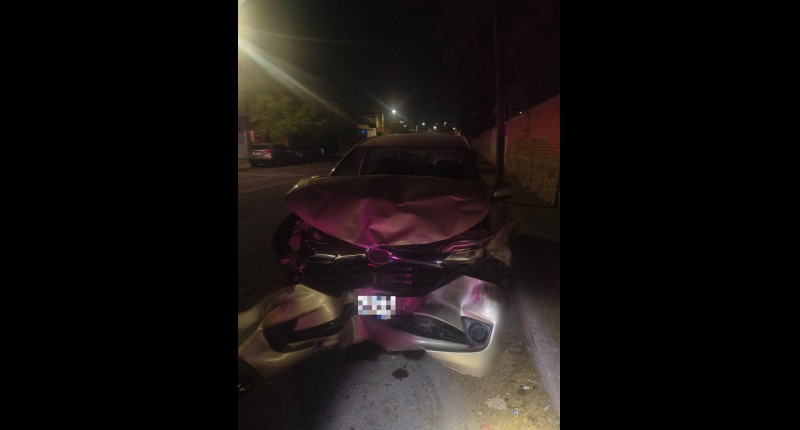 AUTOMOVILISTA CHOCÓ DE LLENO  CONTRA VEHÍCULO ESTACIONADO EN LOMAS DEL AJEDREZ, EN AGS