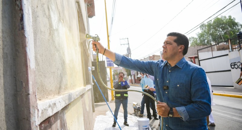 ALCALDE LEO MONTAÑEZ PONE EN MARCHA EL PROGRAMA ¡AGUASCALIENTES PINTA BIEN!