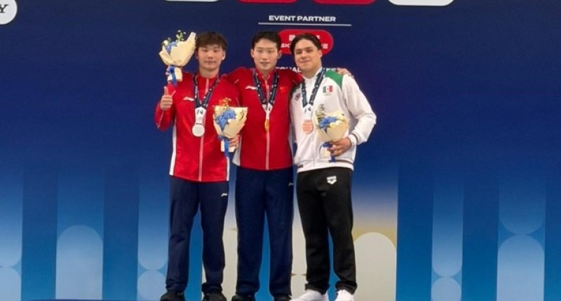 OSMAR OLVERA GANA BRONCE EN COPA DEL MUNDO DE CLAVADOS