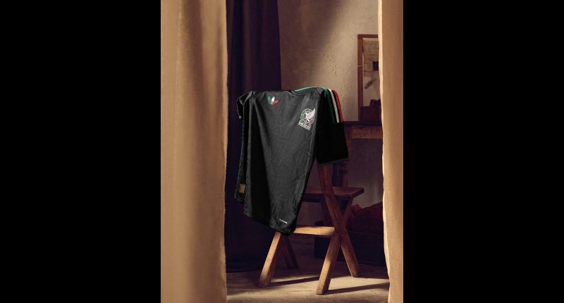 PRESENTAN TERCER JERSEY DEL TRI PARA EL MUNDIAL