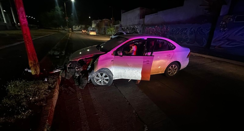 EBRIO AUTOMOVILISTA CHOCÓ CONTRA UN POSTE EN OJOCALIENTE III, EN AGS