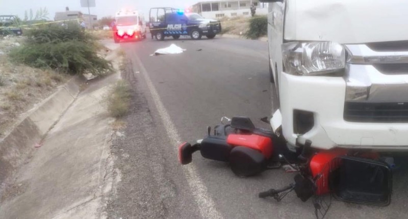 TENÍA 14 AÑOS EL MOTOCICLISTA QUE CHOCÓ CONTRA UNA COMBI Y MURIÓ EN TEPEZALÁ, AGS