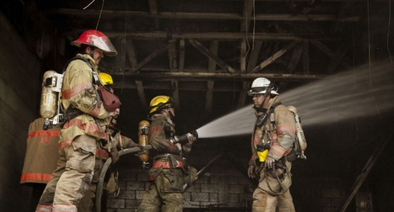 SUMAN 40 VEHÍCULOS AFECTADOS POR INCENDIO EN PENSIÓN DE LA FISCALÍA DE SINALOA