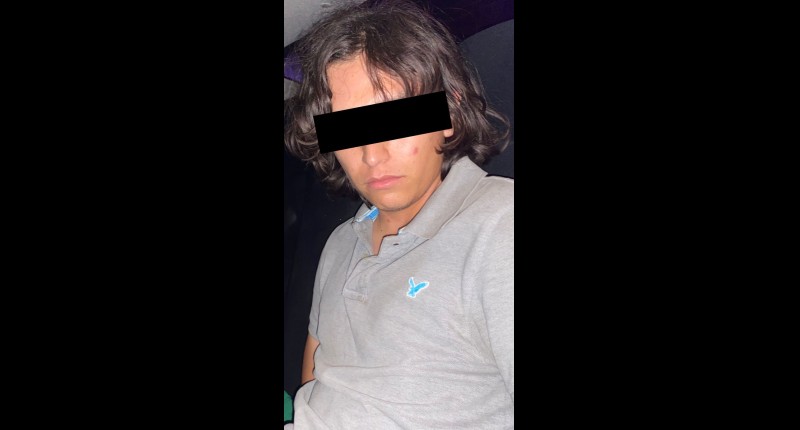TRAS PERSECUCIÓN  EBRIO CONDUCTOR CHOCA SU MUSTANG CONTRA UN MURO EN POTREROS DEL OESTE, AGS, Y FUE DETENIDO 