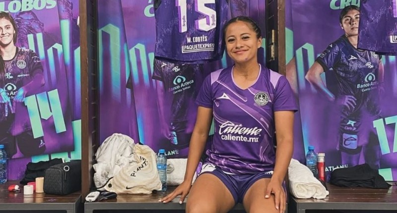 EXJUGADORA RIFA LOS RECUERDOS DE SU PASO POR LA LIGA MX FEMENIL PARA PAGAR UNA OPERACIÓN DE RODILLA DE 140 MIL PESOS