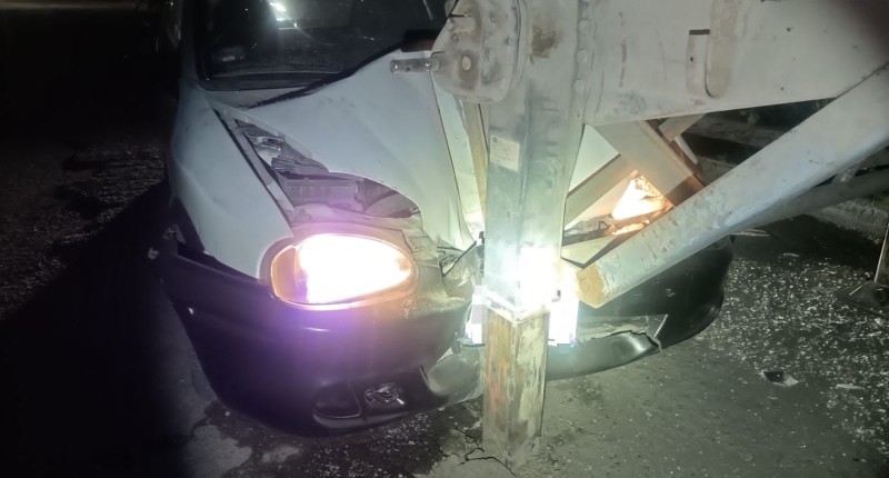 VEHÍCULO CHOCÓ CONTRA LA CAJA DE UN TRÁILER EN  CIUDAD INDUSTRIAL, AGS
