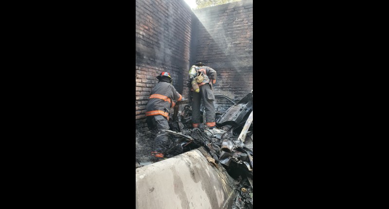 SE INCENDIÓ TALLER DE HOJALATERIA Y PINTURA EN LA COLONIA FÁTIMA, AGS