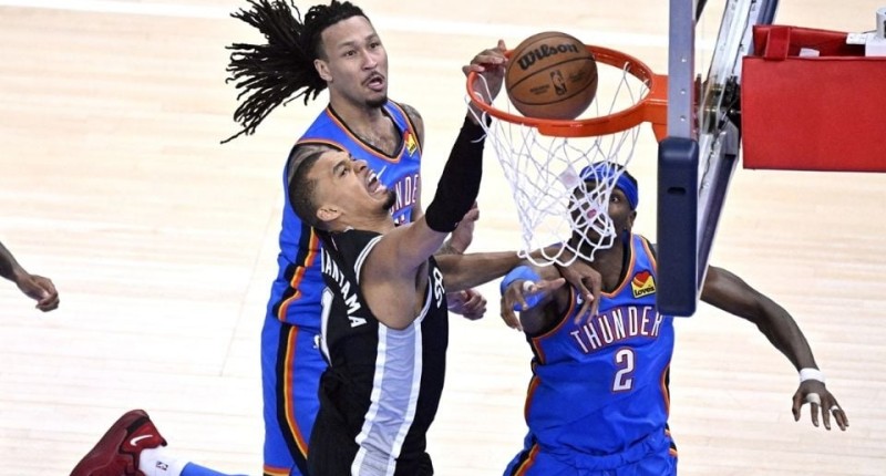 ¡SPURS HACEN LA HAZAÑA! ELIMINAN AL CAMPEÓN THUNDER Y AVANZAN A LAS FINALES DE LA NBA ANTE KNICKS