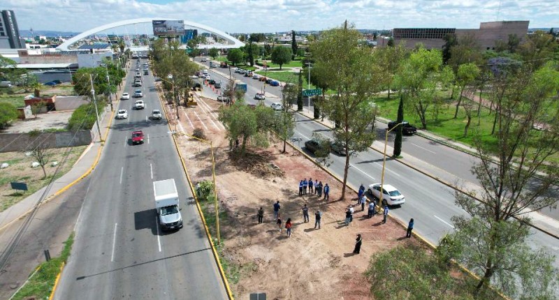 ARRANCA ALCALDE DE AGS, LEO MONTAÑEZ, REHABILITACIÓN DEL CAMELLÓN CENTRAL DE LA AVENIDA JOSÉ MARÍA CHÁVEZ