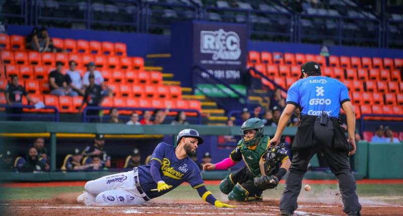 RIELEROS DEJA TENDIDOS A LOS PERICOS DE PUEBLA Y ASEGURA SERIE