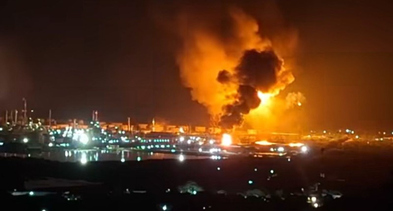 VIDEO | FUGA OCASIONA INCENDIO EN LA REFINERÍA DE SALINA CRUZ, OAXACA