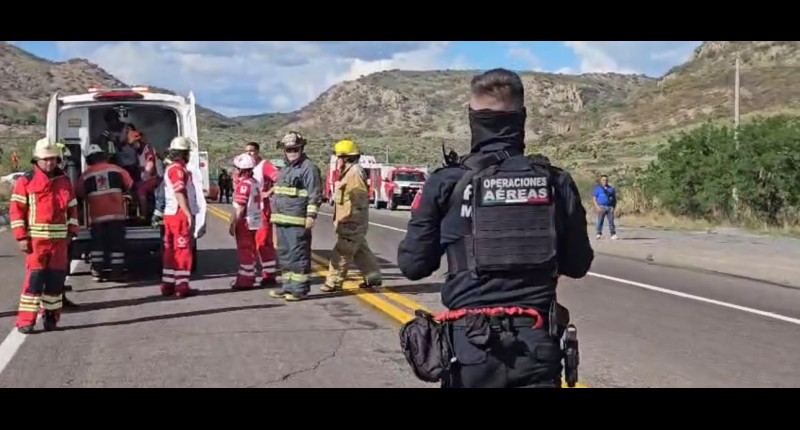 ASÍ FUE EL TRASLADO EN EL HELICÓPTERO HALCÓN UNO DEL LESIONADO DE GRAVEDAD TRAS ACCIDENTE EN LA CARRETERA 70 PONIENTE