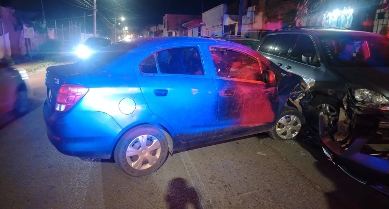 AUTOMOVILISTA CHOCÓ CONTRA UN VEHÍCULO ESTACIONADO EN GUADALUPE PERALTA, EN AGS