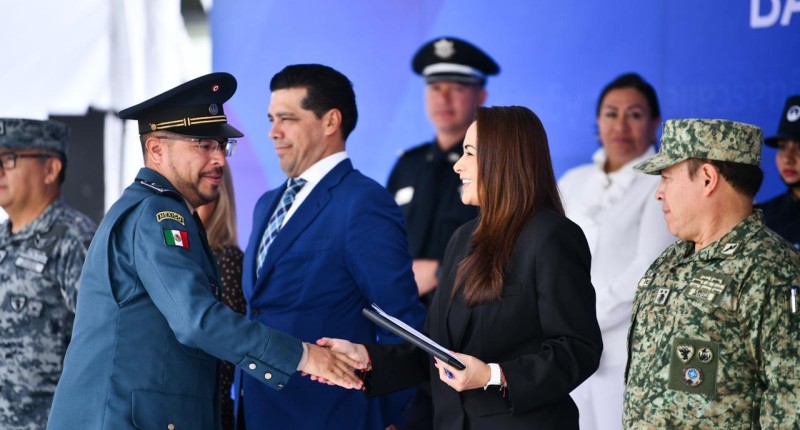 TERE JIMÉNEZ RECONOCE ESFUERZO DE JÓVENES QUE CONCLUYERON SU FORMACIÓN EN LOS BACHILLERATOS MILITARIZADOS DE AGS