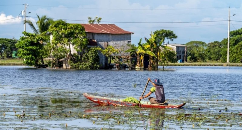 INUNDACIONES EN ECUADOR: RESCATAN A 48 PERSONAS QUE FUERON LEVANTADAS POR EL RÍO