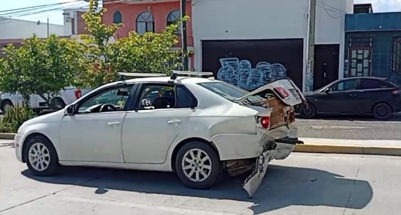 IDENTIFICAN AL SUJETO QUE SE MATÓ TRAS CHOCAR CONTRA DOS VEHÍCULOS EN EL MORELOS I, EN AGS 