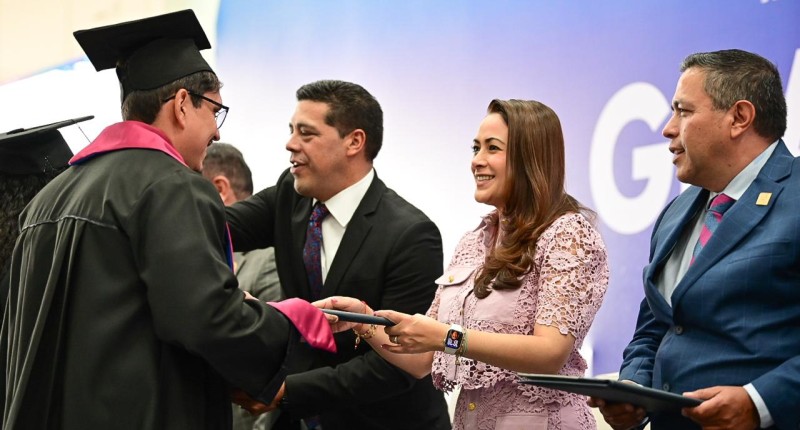 GOBERNADORA DE AGS, TERE JIMÉNEZ, LLAMA A LAS Y LOS NUEVOS DOCENTES A CONSTRUIR UN MEJOR FUTURO DESDE LAS AULAS