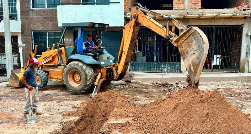 RENUEVA ALCALDE DE AGS,  LEO MONTAÑEZ, RED DE AGUA POTABLE EN BENEFICIO DE HABITANTES DEL FRACCIONAMIENTO J. GUADALUPE PERALTA