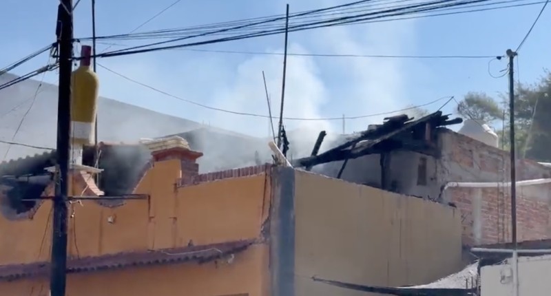 VIDEO| LA ENCERRÓ Y QUISO ACABAR CON SU VIDA INCENDIANDO LA CASA EN CALVILLO, AGS