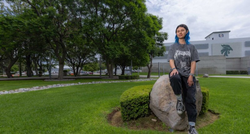 ESTUDIANTE DE BIOLOGÍA DE LA UAA EXPLORA LA DIVERSIDAD DE AVES EN EL CERRO DEL MUERTO