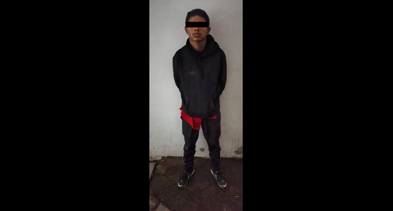 POR TAPAR LA PLACA DE LA MOTO EN LA QUE VIAJABA LO DETIENEN EN AGS Y RESULTA QUE ERA ROBADA 