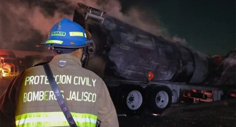 TRAGEDIA EN TLAQUEPAQUE: EXPLOSIÓN DE PIPA DEJA AL MENOS 4 MUERTOS EN PENSIÓN l VIDEO
