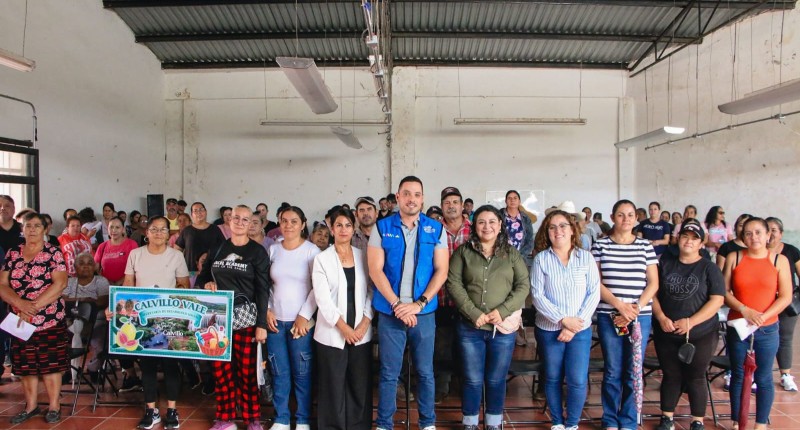 ALCALDE DE CALVILLO ENTREGA APOYOS EN COMUNIDADES 