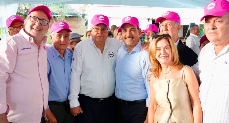 TOÑO ESCUCHÓ A SOCIEDAD CIVIL CONVOCADA POR FUERZA ROSA EN AGS   