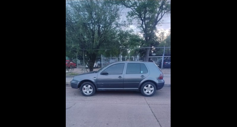 POLICÍA MUNICIPAL DE AGS RESGUARDA VEHÍCULO CON REPORTE DE ROBO