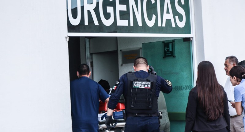 POLICÍA MUNICIPAL AGS ACTIVA PROTOCOLO DE RESCATE TRAS VOLCADURA EN LA 45 NORTE 