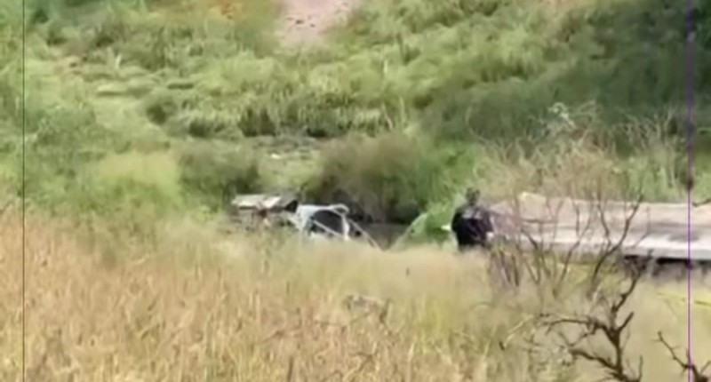 PATRULLA CAYÓ AL RÍO SAN PEDRO EN SAN FRANCISCO DE LOS ROMO, EL OFICIAL RESULTÓ GRAVEMENTE HERIDO