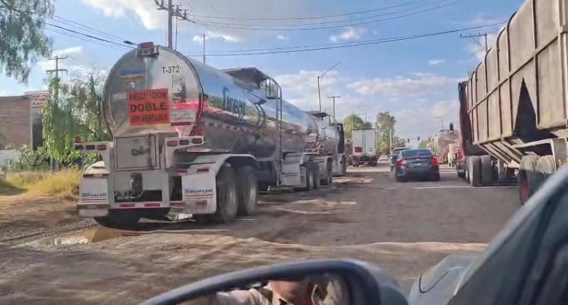 JULIO DÍAZ TORRE, LA PEOR CALLE DE TODO AGS, ASÍ LA CALIFICA ESTE USUARIO QUE NOS MANDA ESTE VIDEO 