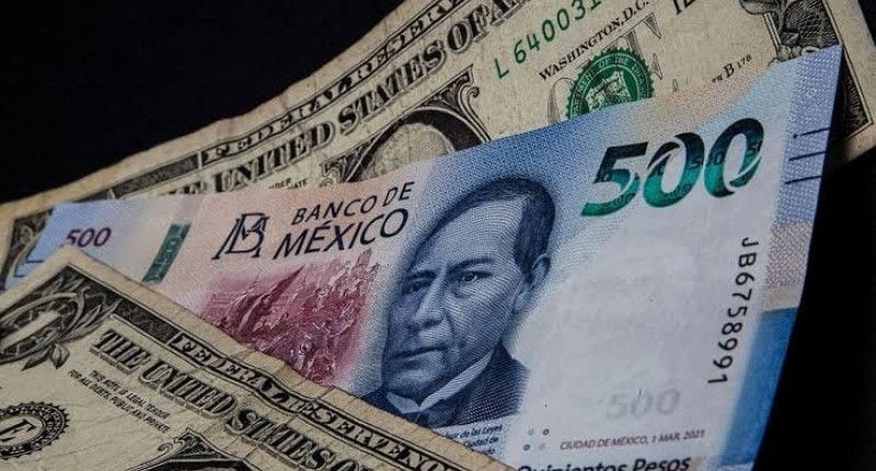 DÓLAR CIERRA SEMANA EN $16.96