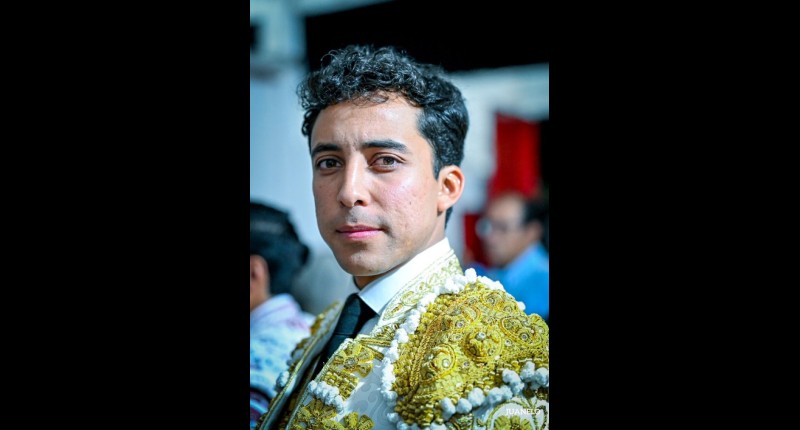 IMÁGENES SENSIBLES | MOZO DE ESPADAS DE LEO VALADEZ ROBA DINERO DE CASA DEL MATADOR DE AGUASCALIENTES