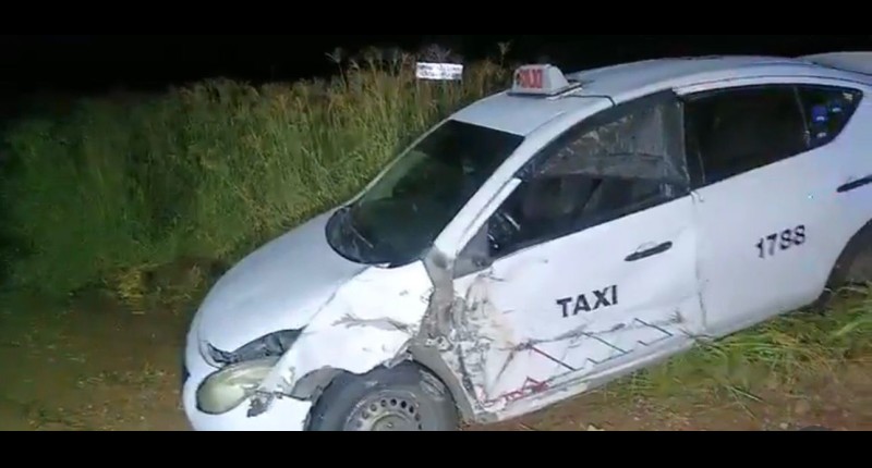 2 LESIONADOS EN CHOQUE DE TRÁILER VS UN TAXI EN AGOSTADERITO EN AGS 
