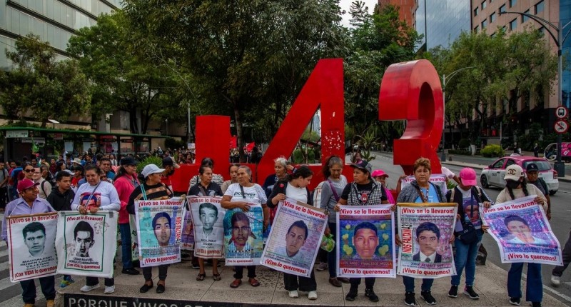 GIRO AL CASO AYOTZINAPA CON HALLAZGO DE 20 BOLSAS CON RESTOS Y UN CREMATORIO CLANDESTINO