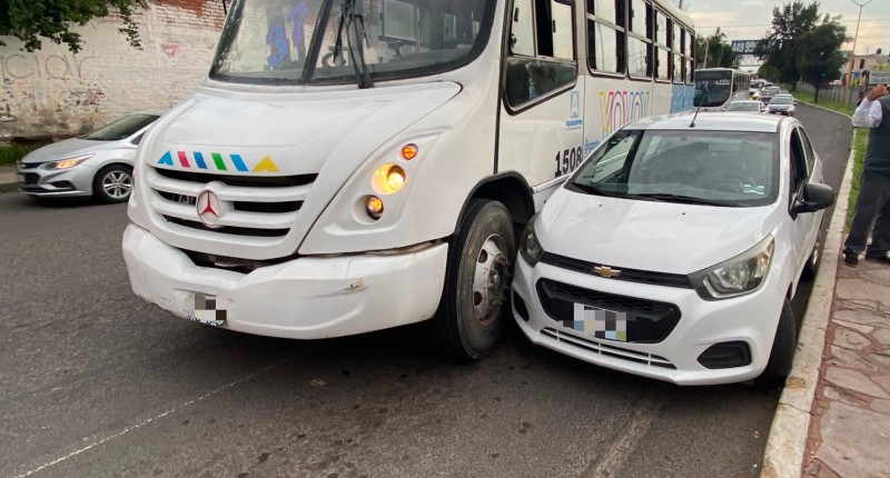 POLICÍA MUNICIPAL DE AGS ASEGURA A SUJETO POR AGREDIR A CONDUCTOR DE CAMIÓN YOVOY 